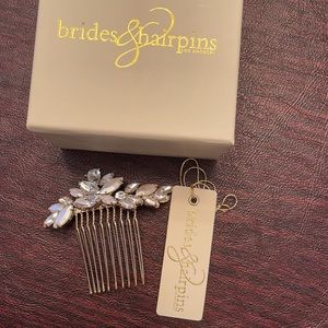 Brides & Hairpins Abril Comb